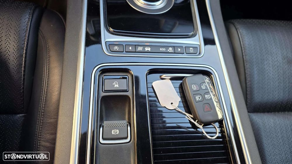 Jaguar XF 2.0 D Portfolio Aut. - 11