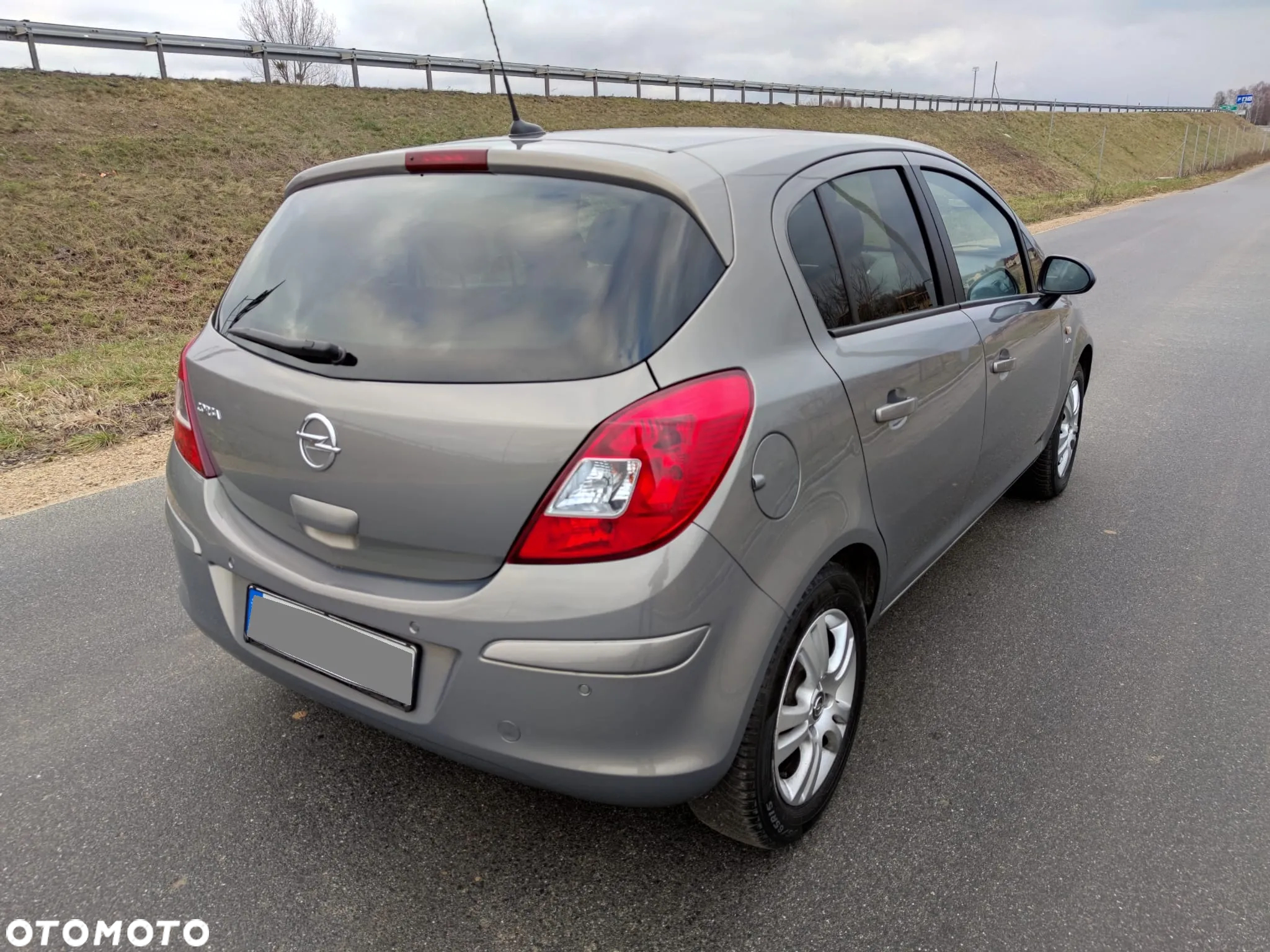 Opel Corsa 1.4 16V Color Edition - 5