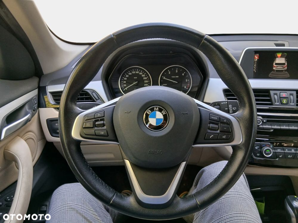 BMW X1 sDrive18d - 11