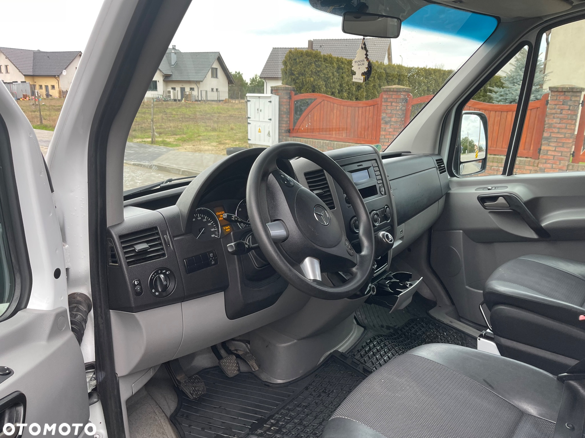 Mercedes-Benz Sprinter - 11