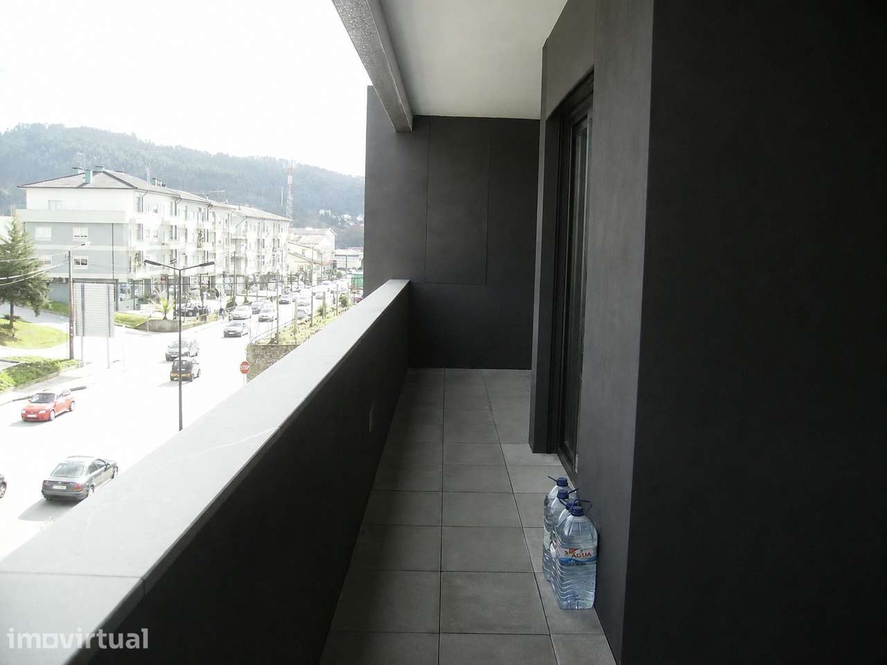 T3 com varanda, garagem, ar condicionado, estores eléctricos em Braga - Grande imagem: 2/17