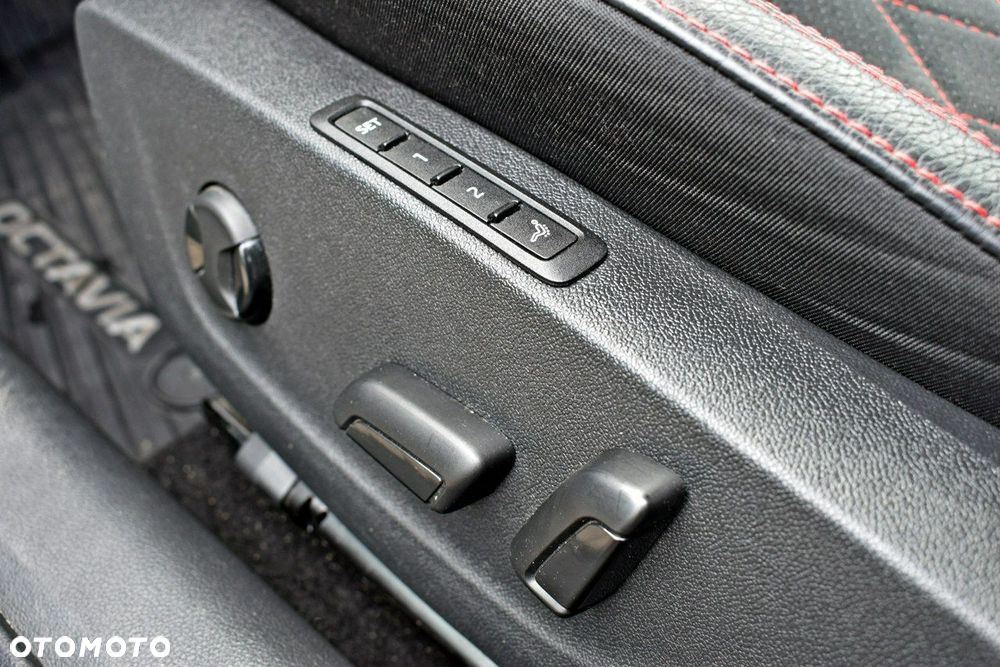 Skoda Octavia 2.0 TSI RS DSG - 11
