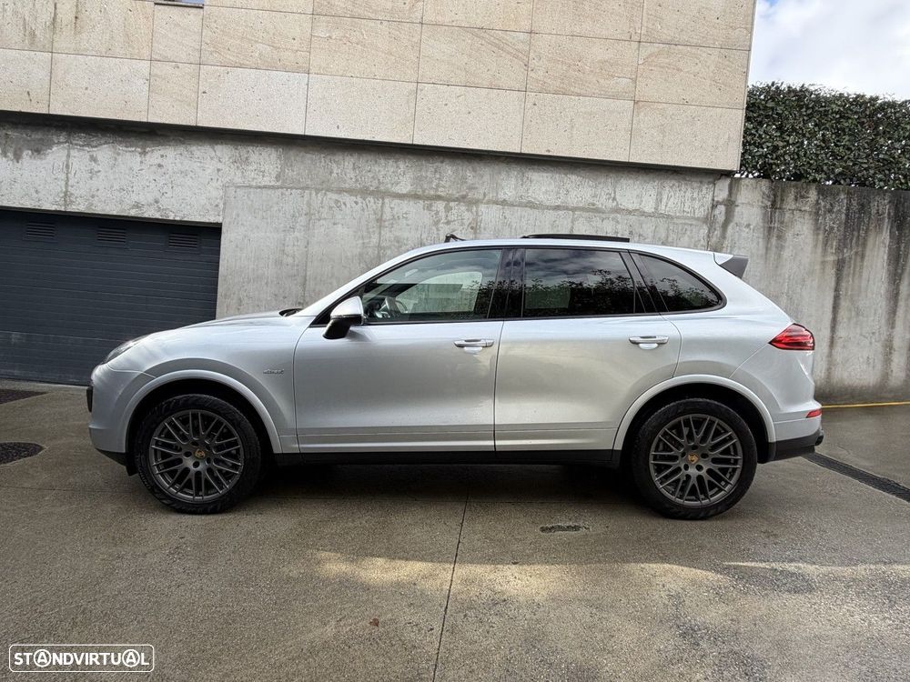 Porsche Cayenne Platinum Edition - 3