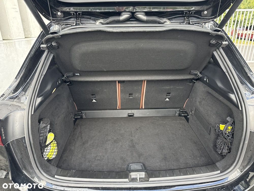Mercedes-Benz GLA - 27