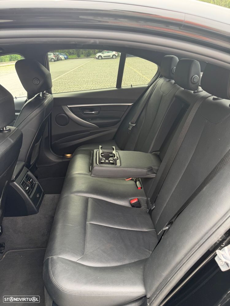 BMW 330 e iPerformance Pack M Shadow — fotografia 15