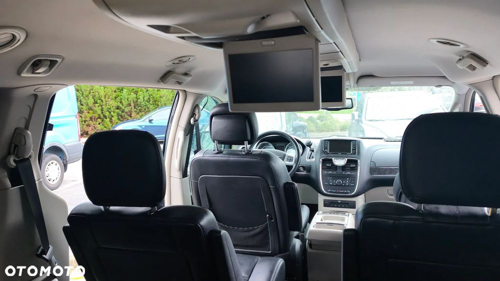 Chrysler Town & Country 3.6 Limited - 33