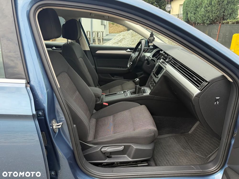 Volkswagen Passat - 22