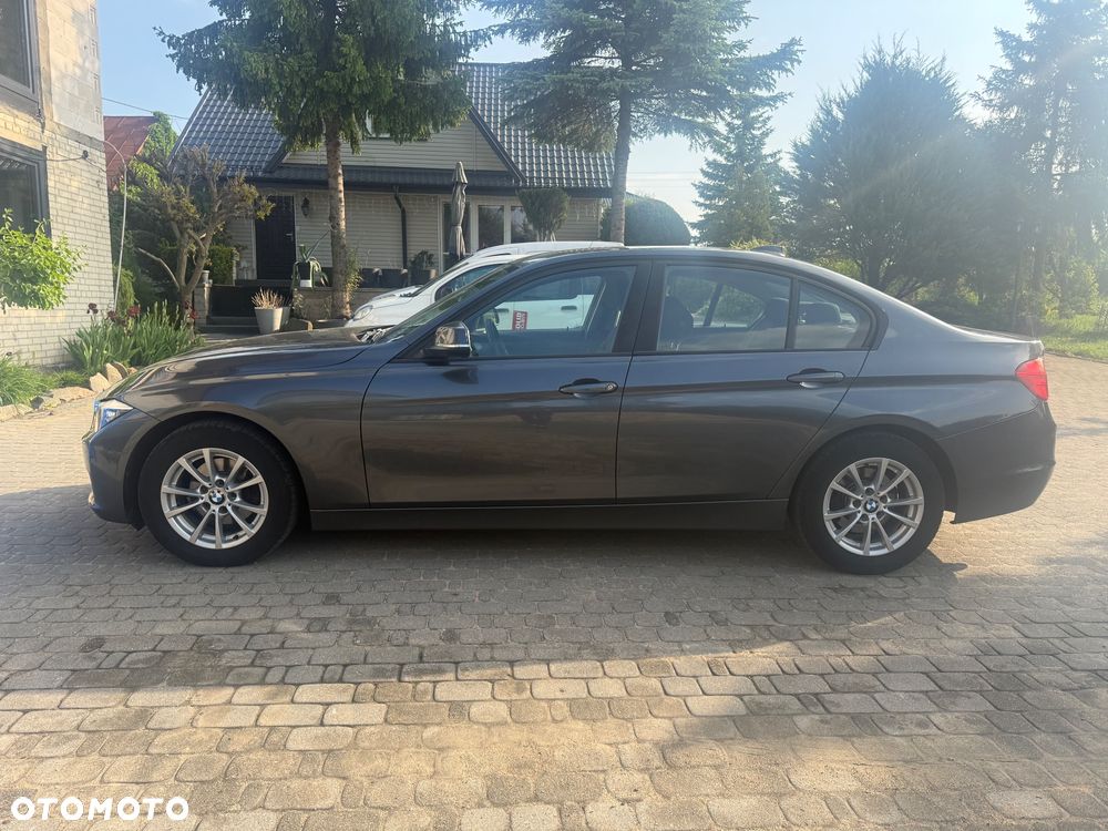 BMW Seria 3 320i - 8
