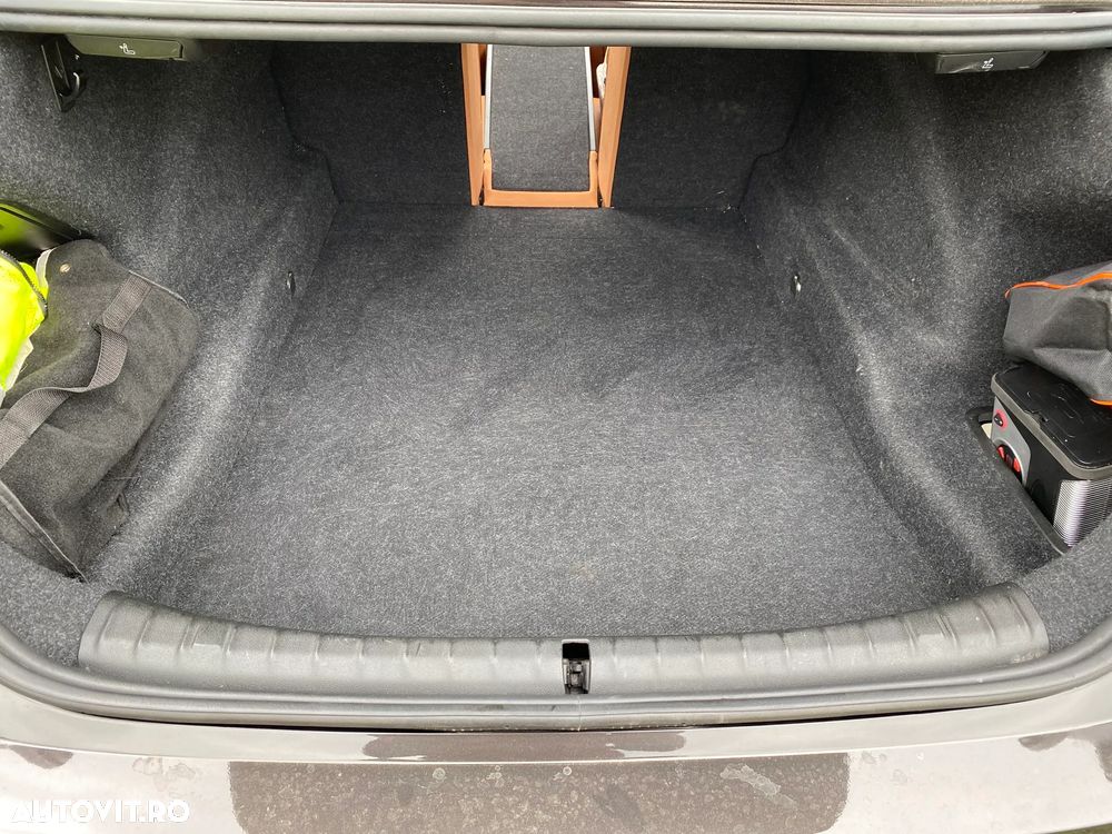 BMW Seria 5 520d Aut. Luxury Line - 17