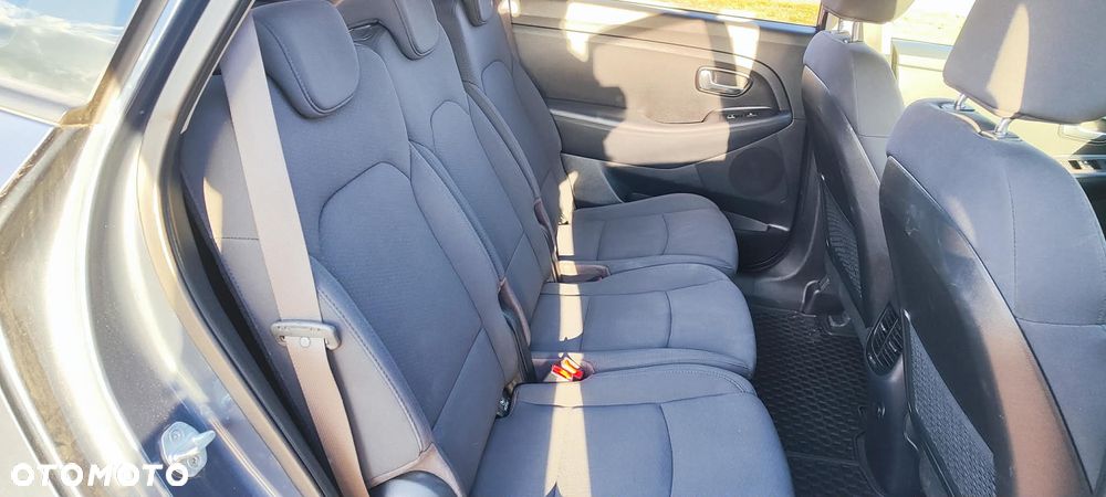 Kia Carens - 22