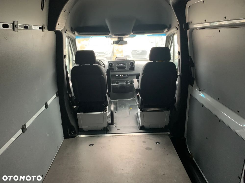 Mercedes-Benz Sprinter - 15