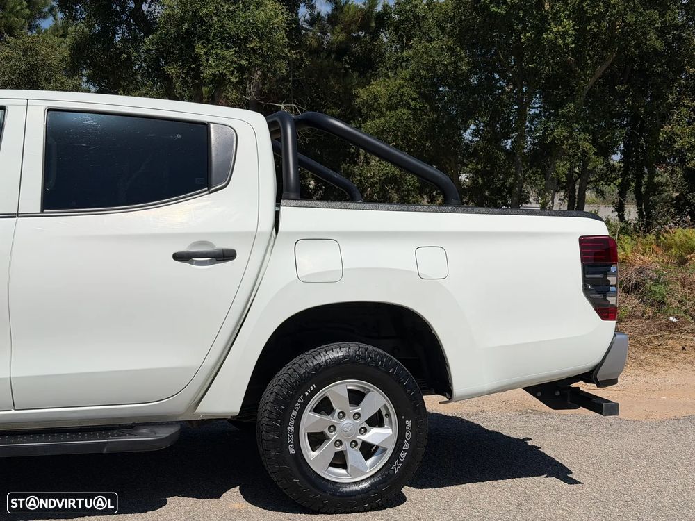 Mitsubishi L200 2.3 DI-D Space Cab Invite Strakar Look 4WD — fotografia 3