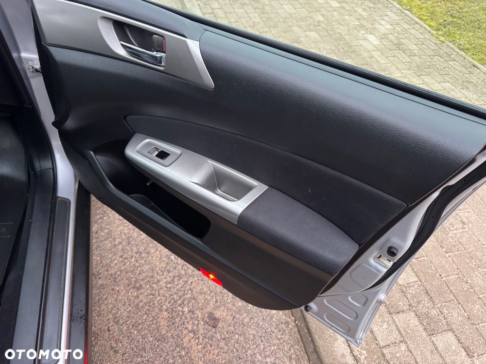 Subaru Forester 2.0D Exclusive - 34