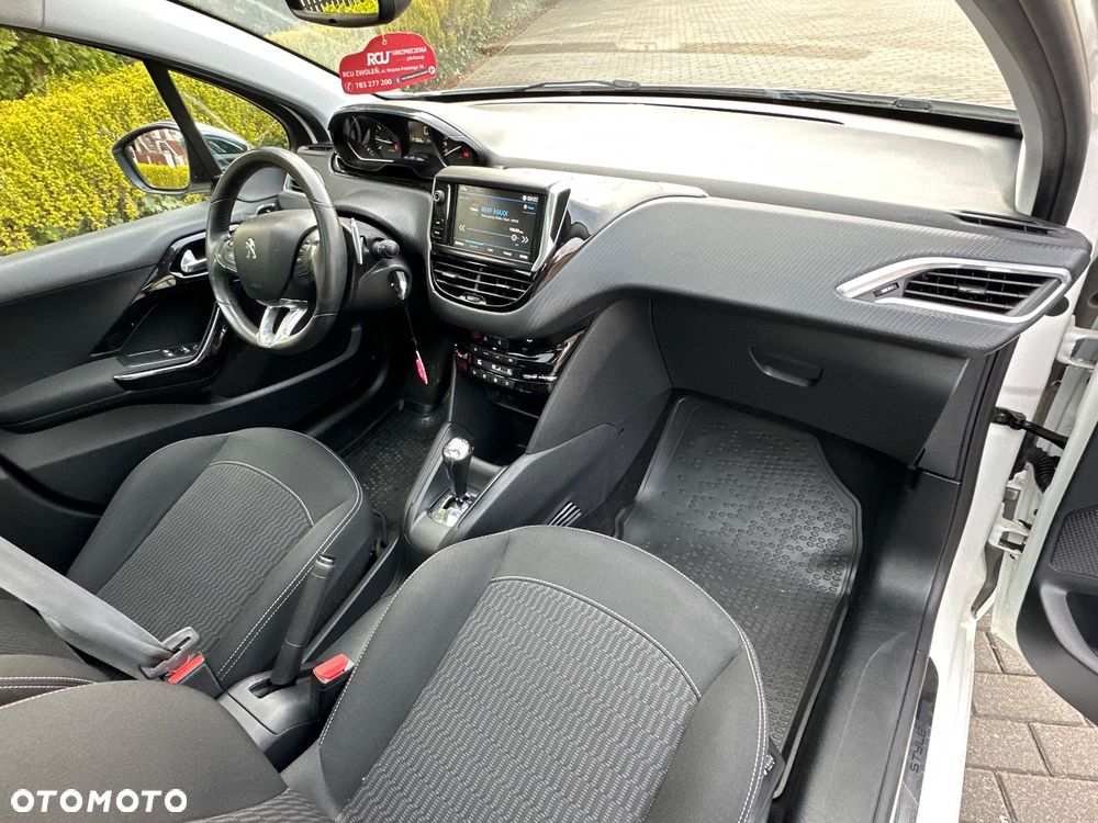 Peugeot 208 - 24