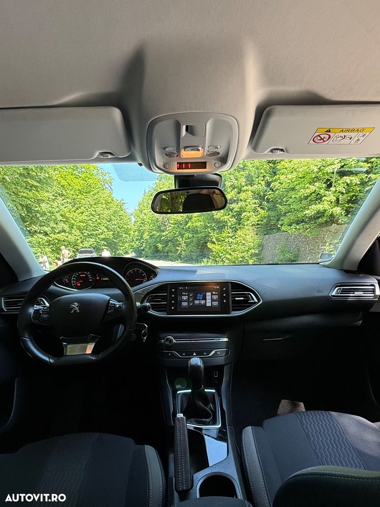 Peugeot 308 1.2 L PureTech Turbo Allure - 8