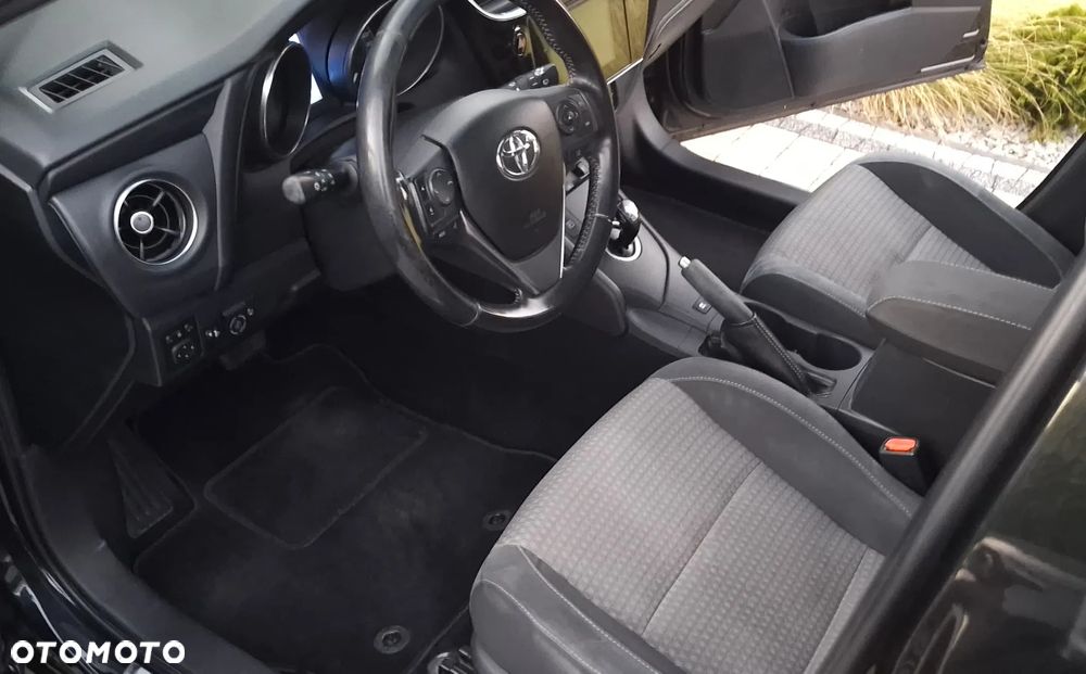 Toyota Auris Hybrid 135 Prestige - 6