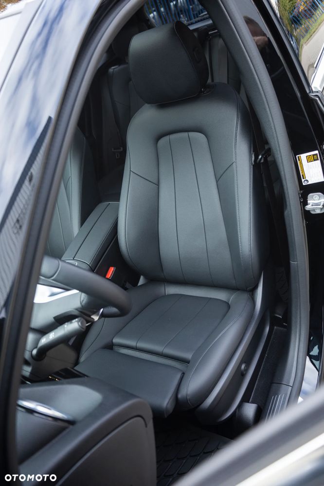 Mercedes-Benz GLA - 12