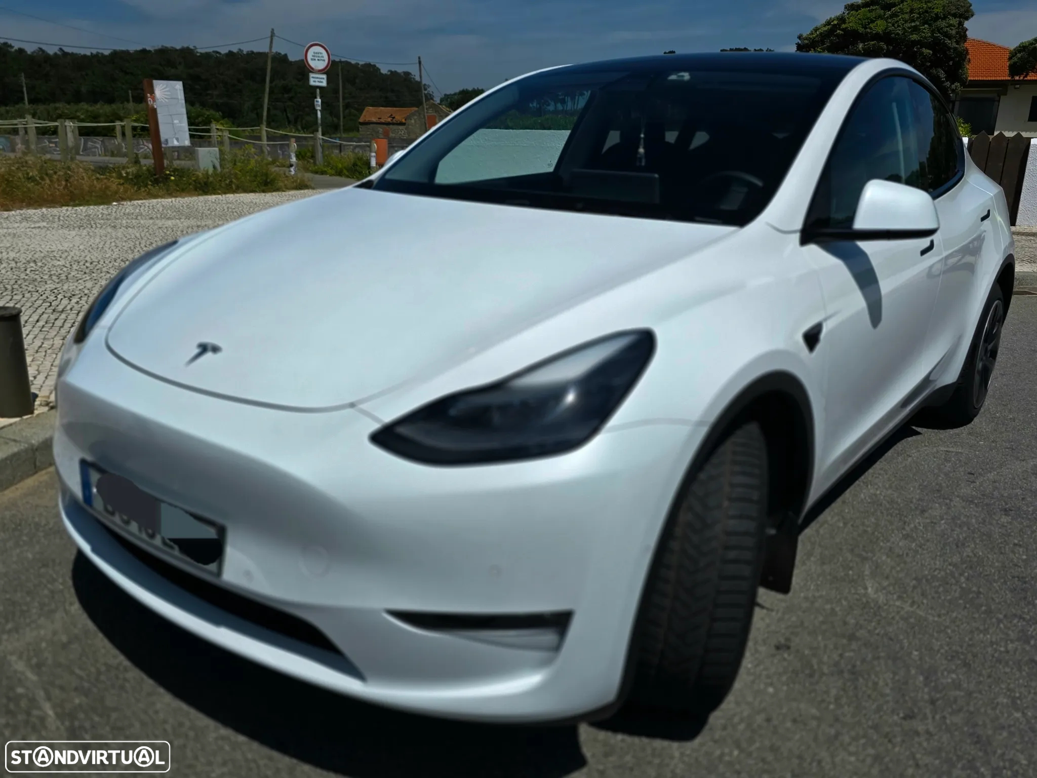 Tesla Model Y Long Range Dual Motor AWD - 2