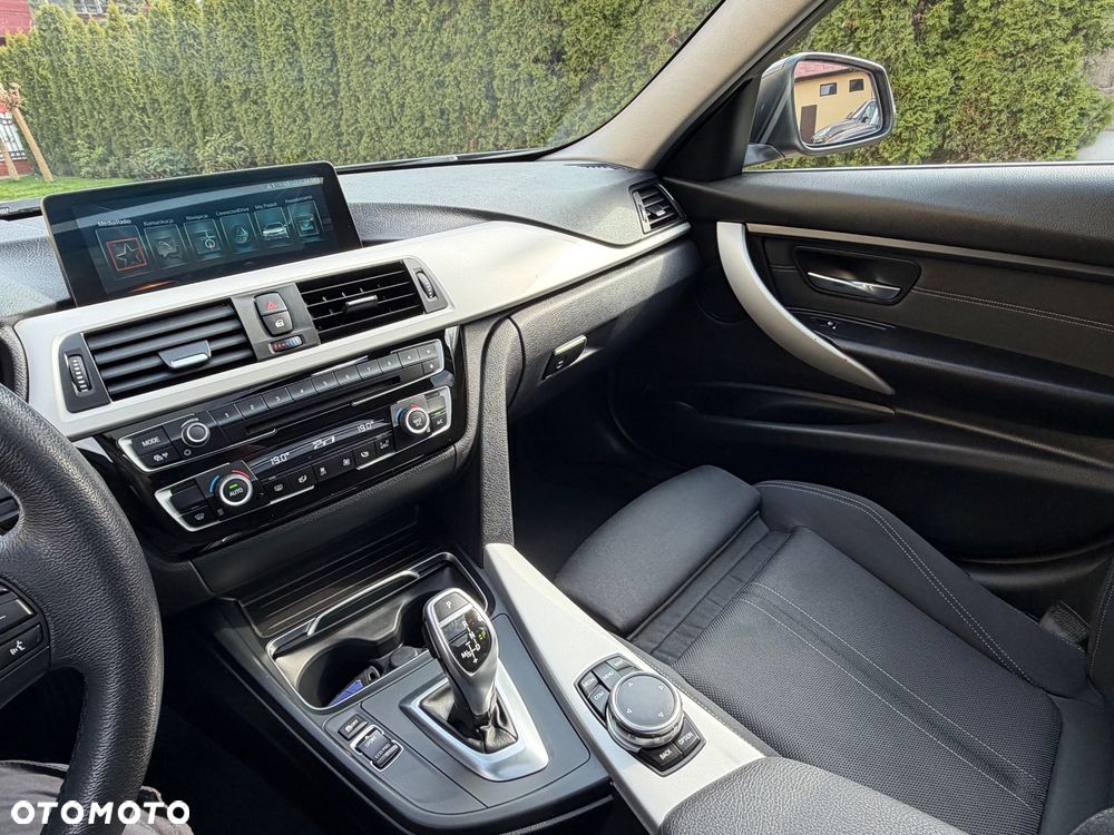 BMW Seria 3 320d Efficient Dynamics Edition Blue Perf Sport Line - 29