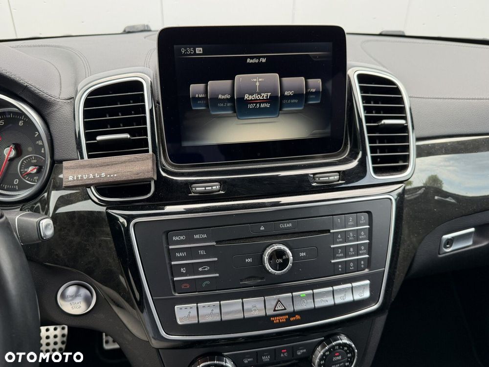 Mercedes-Benz GLS - 33
