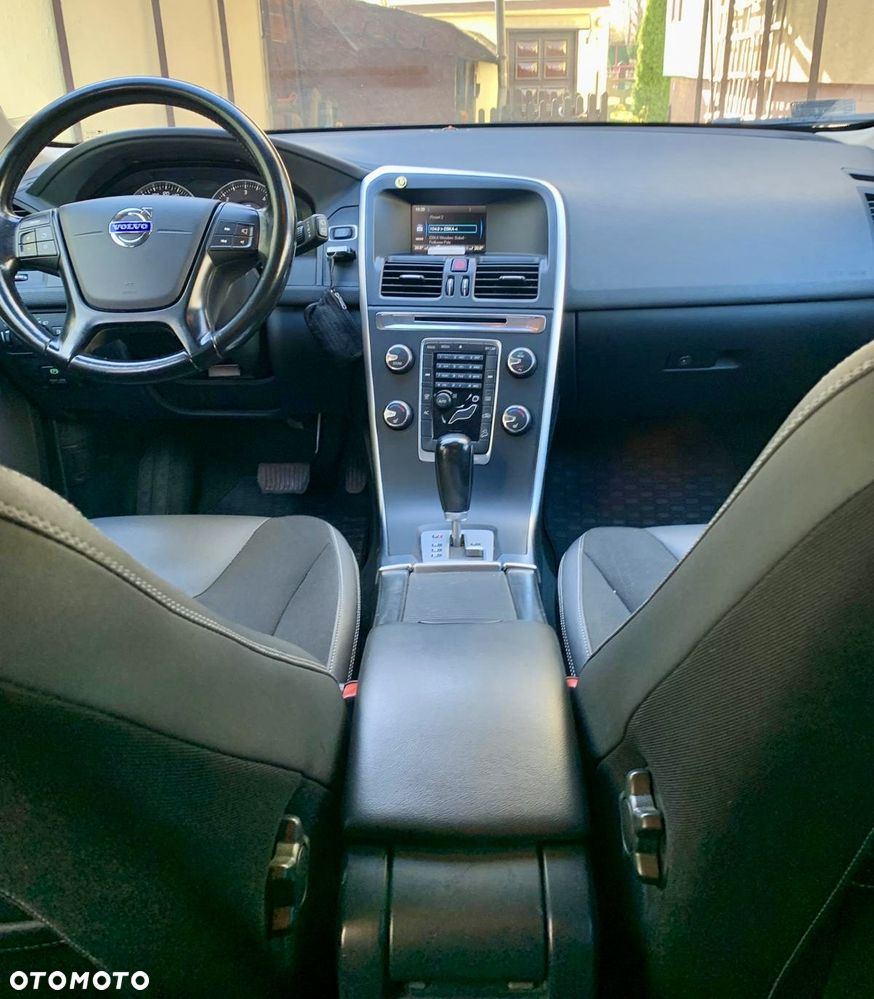 Volvo XC 60 2.4D AWD Momentum - 8