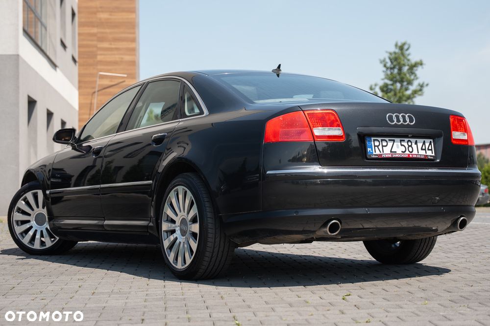 Audi A8 4.2 L Quattro - 16