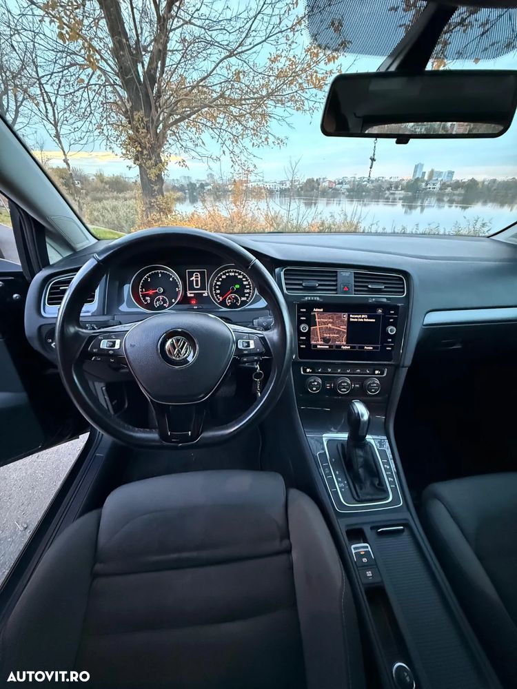 Volkswagen Golf - 9