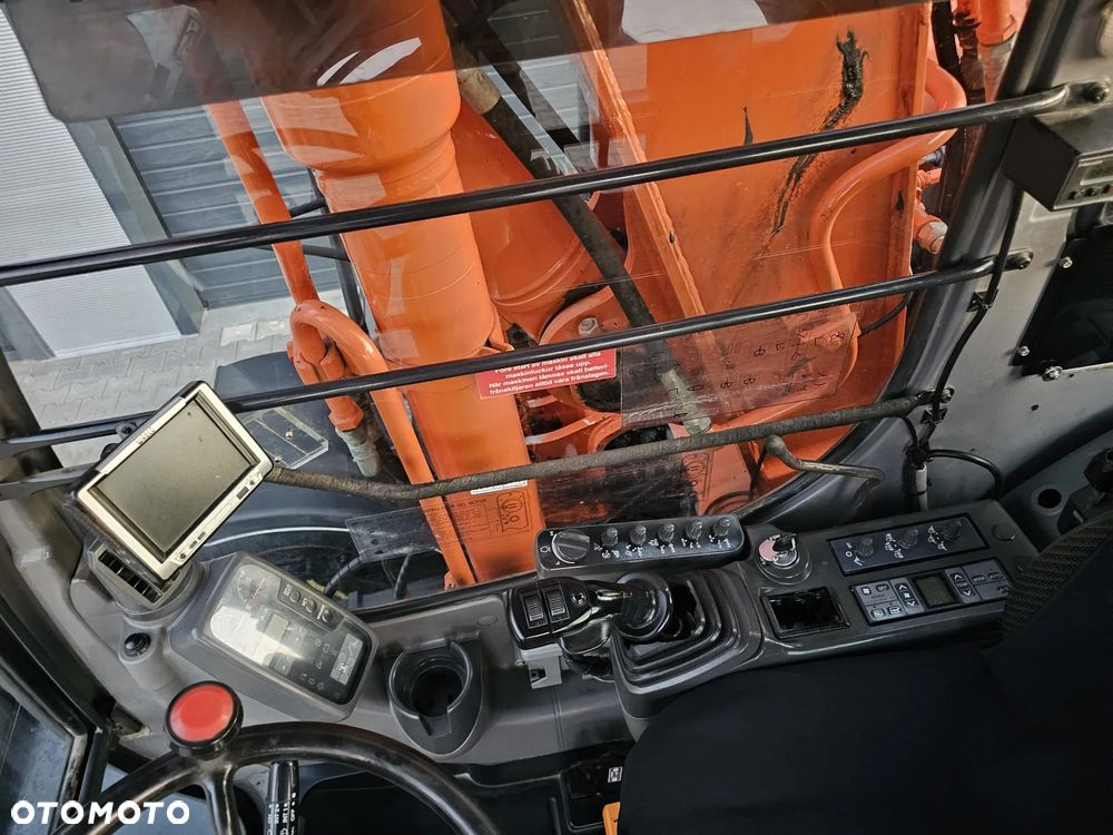 Hitachi ZX160W - 12