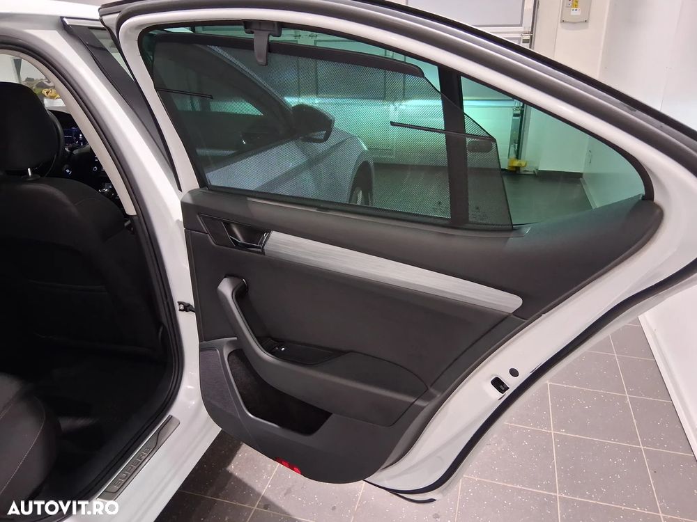 Skoda Superb 2.0 TDI DSG Ambition - 36