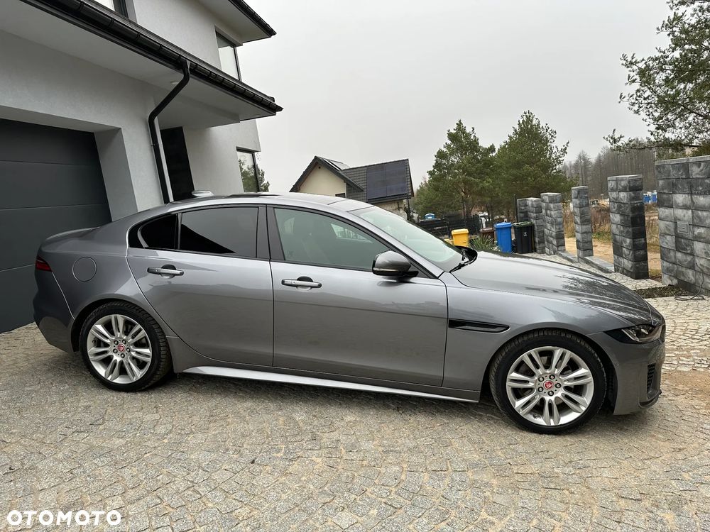 Jaguar XE 2.0 P250 R-Dynamic Black - 5