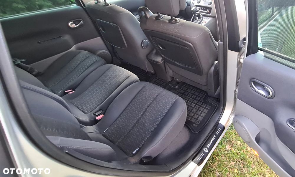 Renault Scenic 2.0 16V Emotion Plus - 9