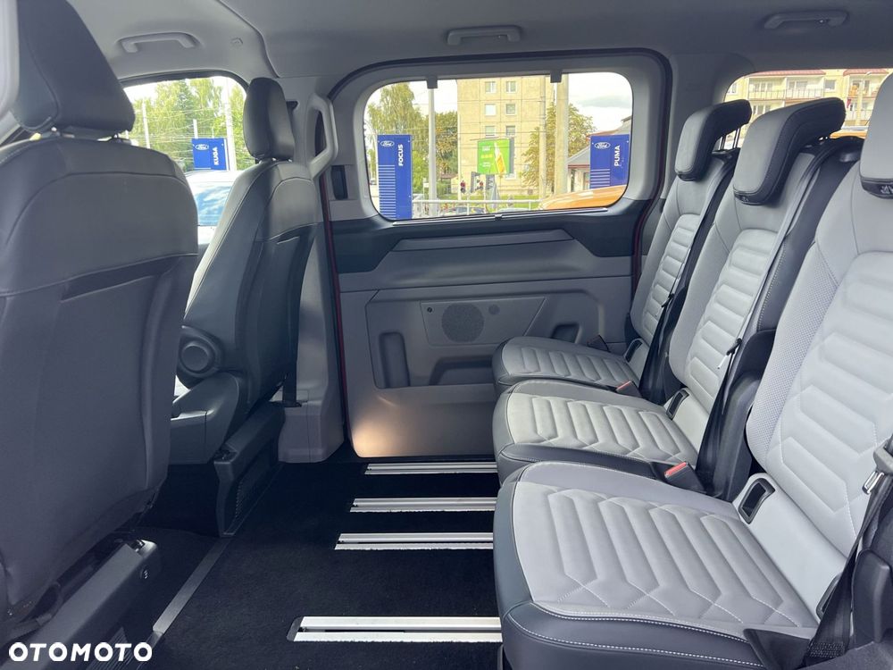 Ford Tourneo Custom - 23
