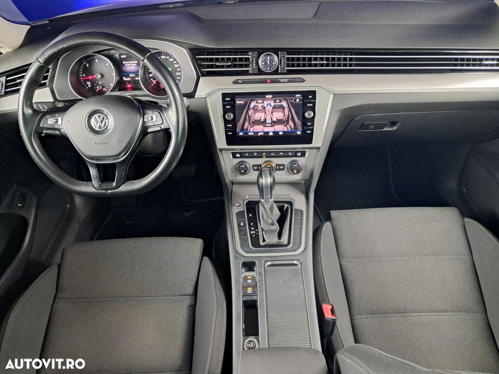 Volkswagen Passat - 12