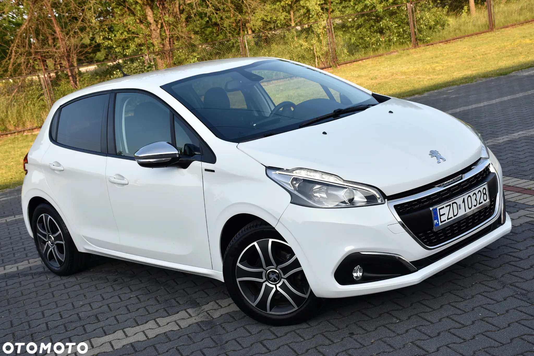 Peugeot 208 - 12