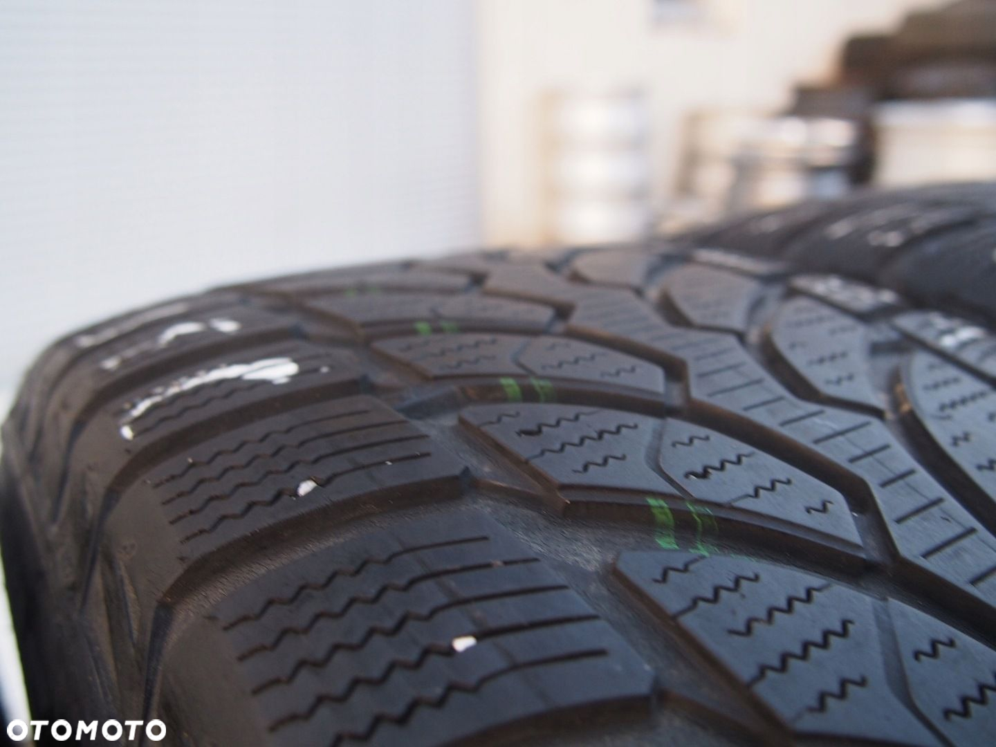 BRIDGESTONE BLIZZAK LM-32 225/60R17 102H 4X - 3