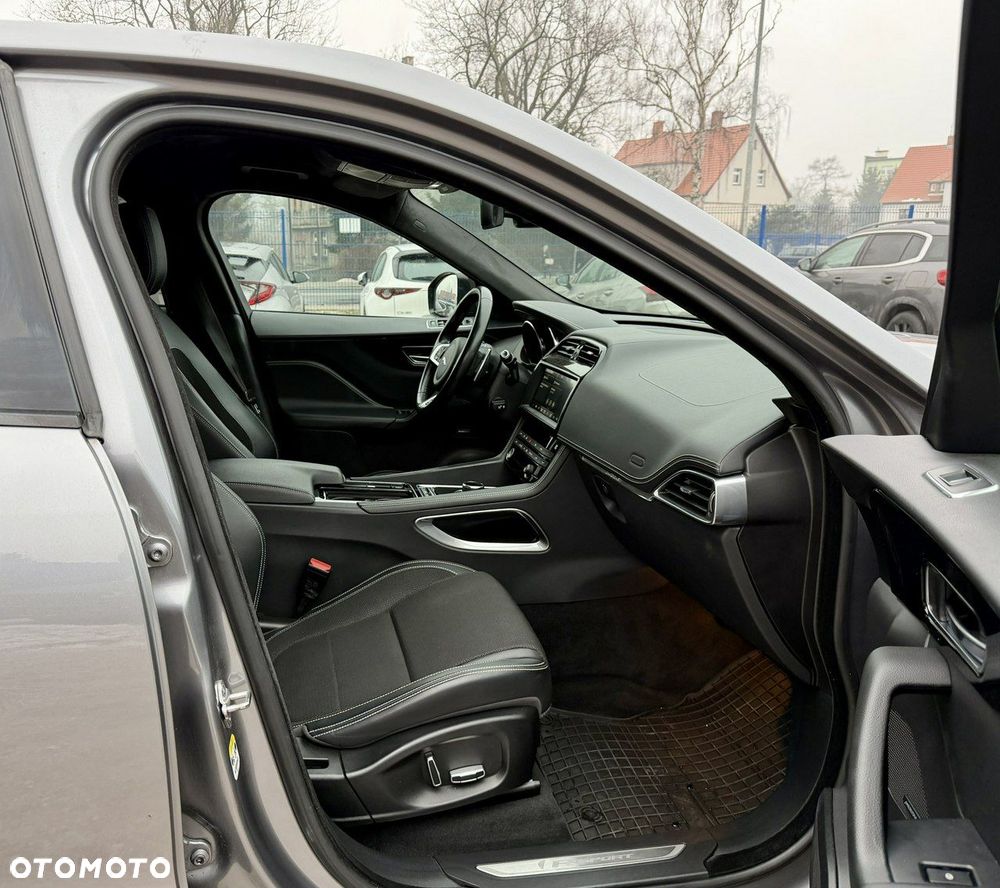 Jaguar F-Pace 25d AWD R-Sport - 12