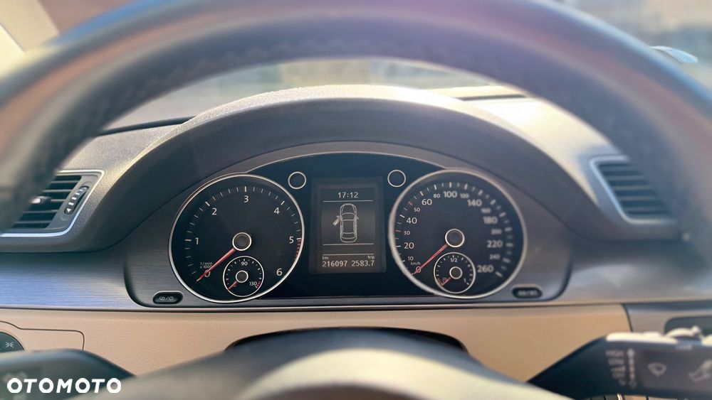 Volkswagen Passat 2.0 TDI Comfortline - 17