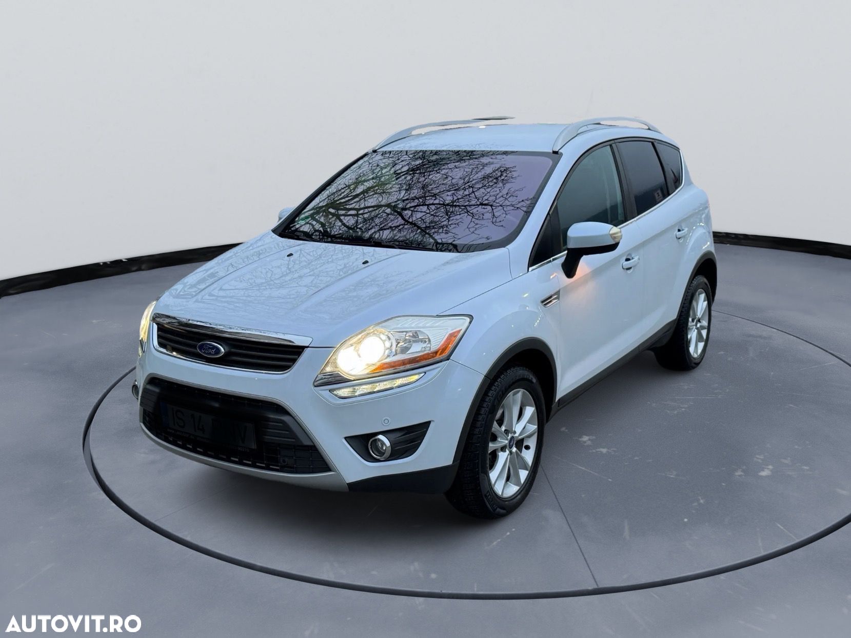Ford Kuga - 1