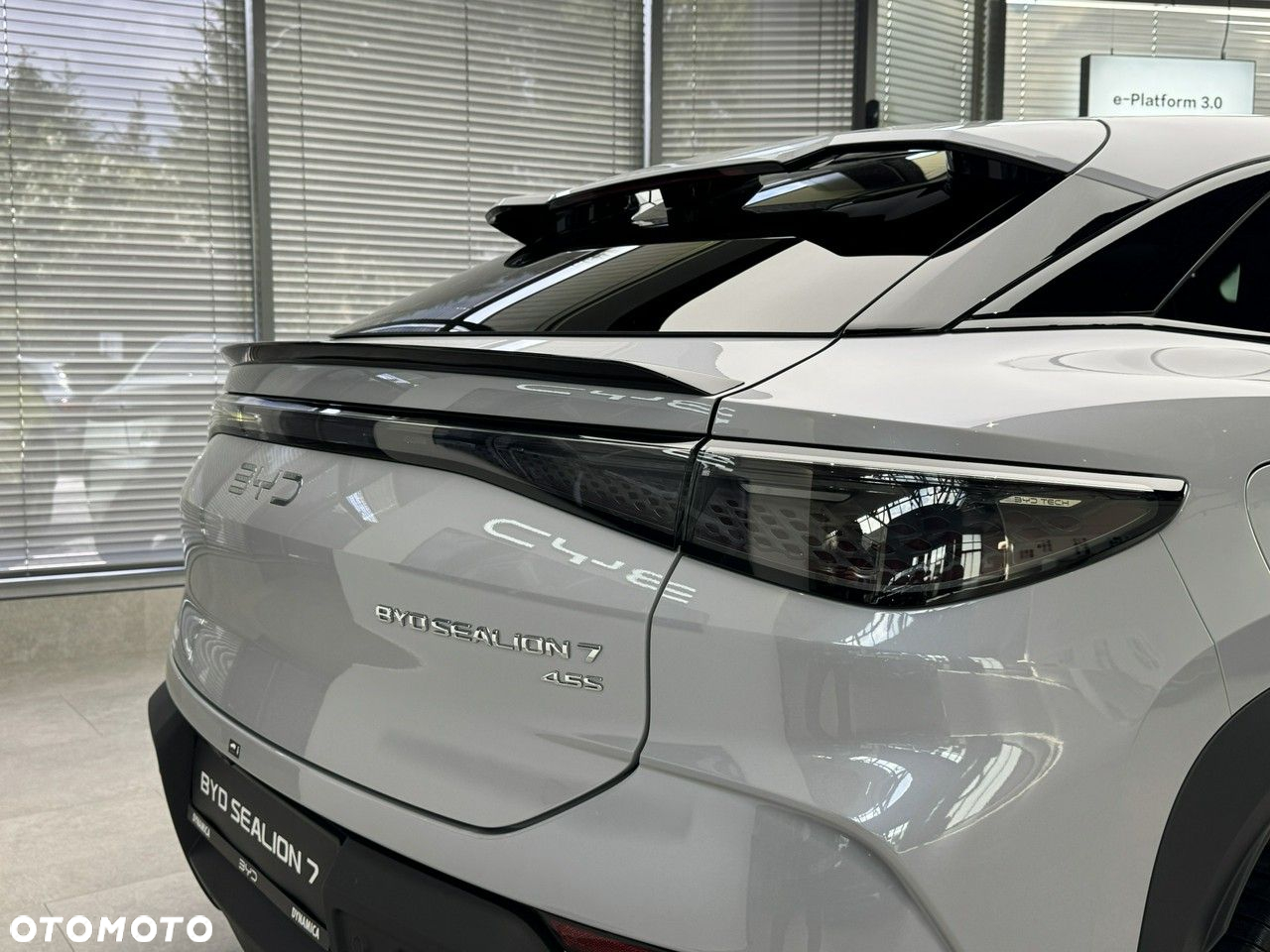 BYD Sealion 7 - 8