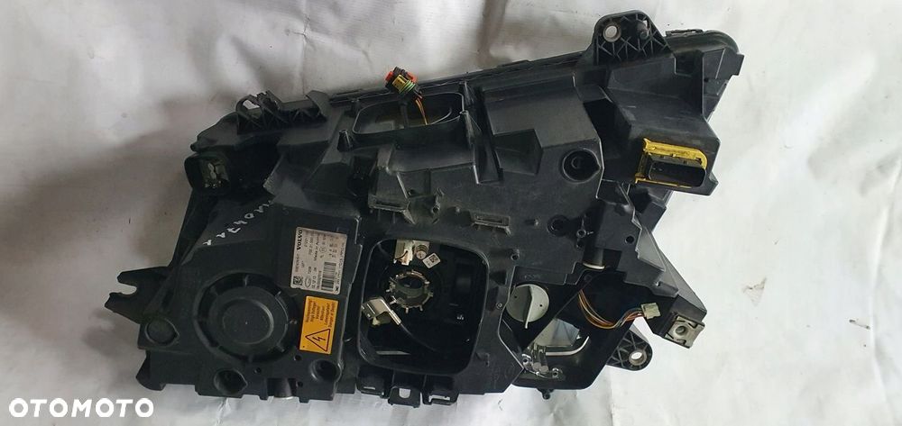 VOLVO FH4 LAMPA LEWA BI XENON 21221138 - 3