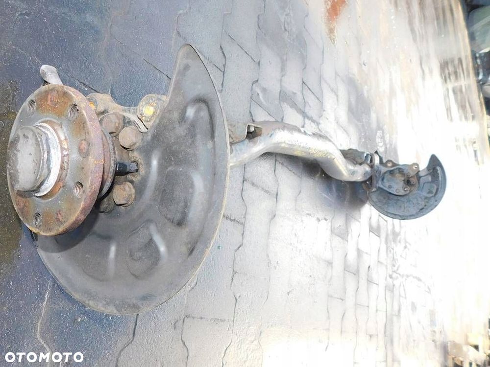 VW CADDY III 1.9TDI 05r BELKA OS ZAWIESZENIA TYŁ - 4