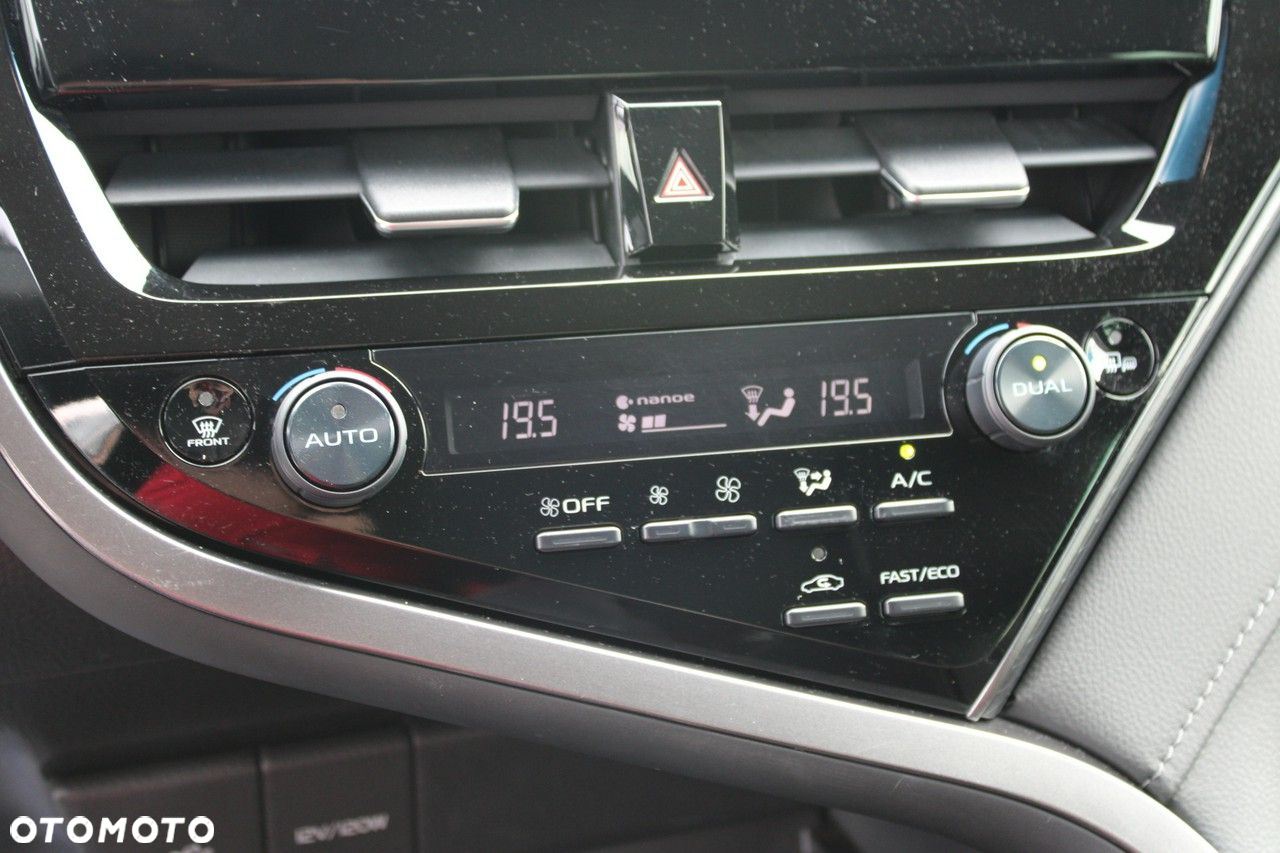 Toyota Camry - 25