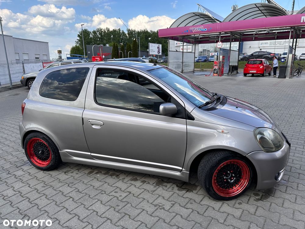 Toyota Yaris - 1