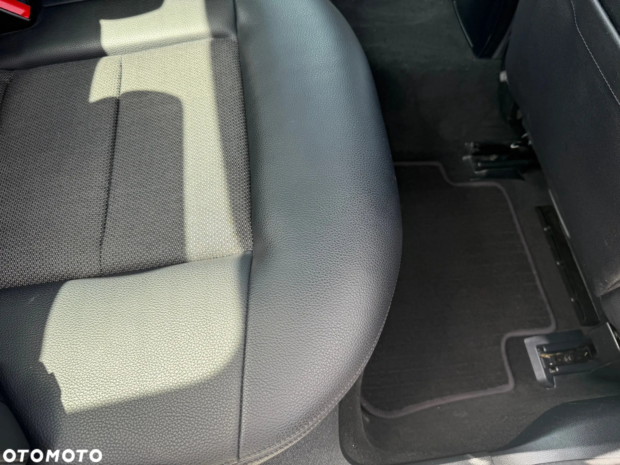 Mercedes-Benz Klasa E 250 BlueTEC 4-Matic Elegance - 21