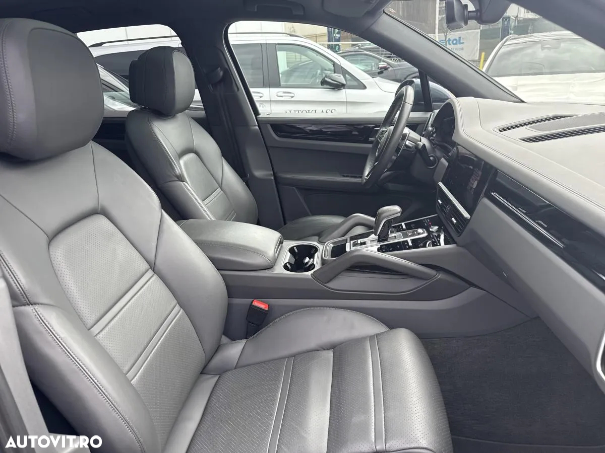Porsche Cayenne Standard - 21