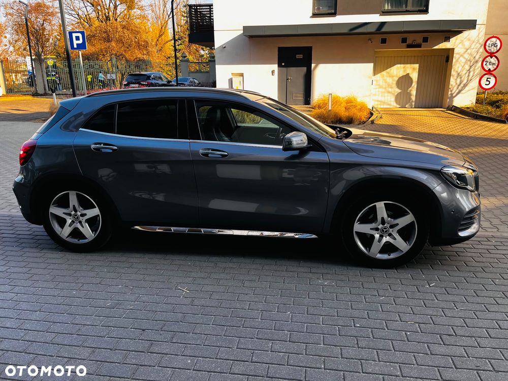 Mercedes-Benz GLA 180 7G-DCT AMG Line - 4