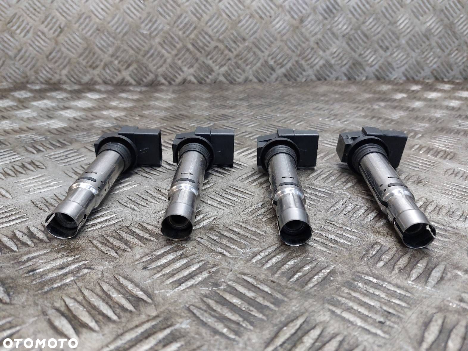 CEWKA ZAPŁONOWA VOLKSWAGEN BORA I 1.6 16V NGK U5002 036905715F - 2