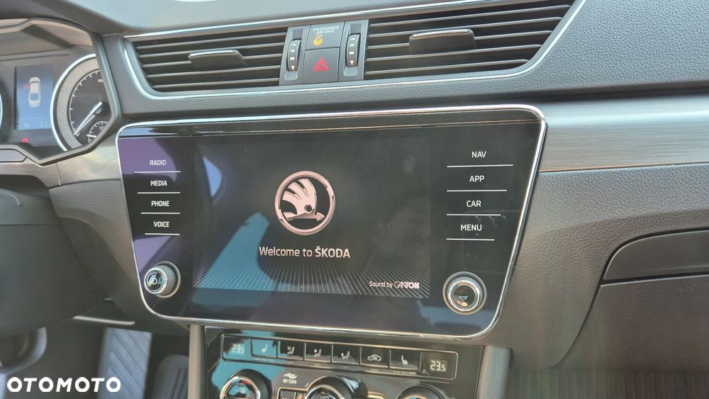 Skoda Superb 2.0 TDI Style DSG - 33