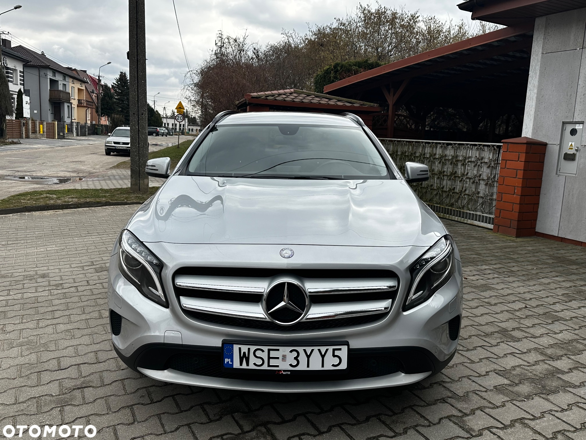 Mercedes-Benz GLA 180 7G-DCT - 3
