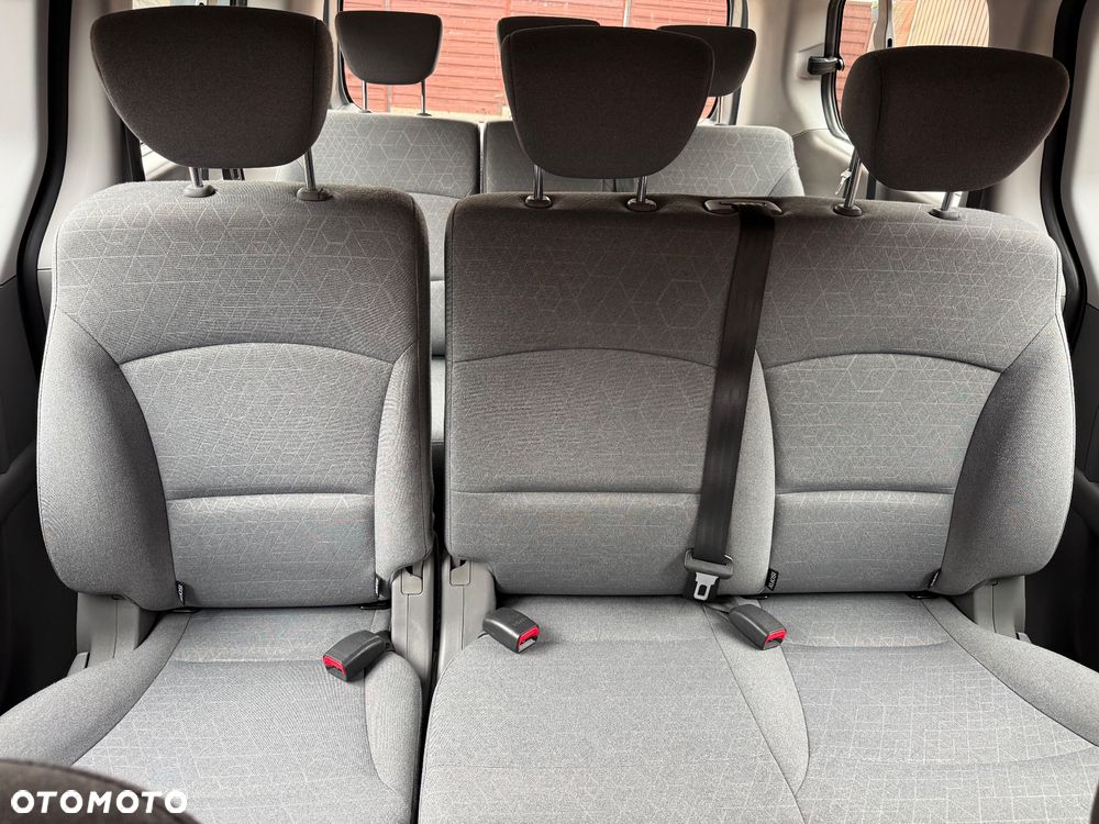 Hyundai H-1 2.5 CRDi Travel Comfort - 15